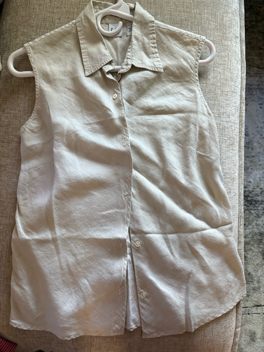 GAP Women's Sleeveless Button-Down Shirt - Light Cream